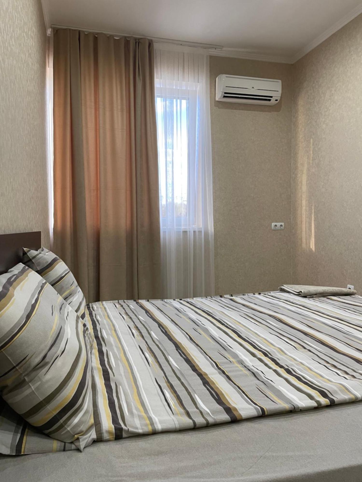 Mini Hotel Leon Lalovo Bagian luar foto
