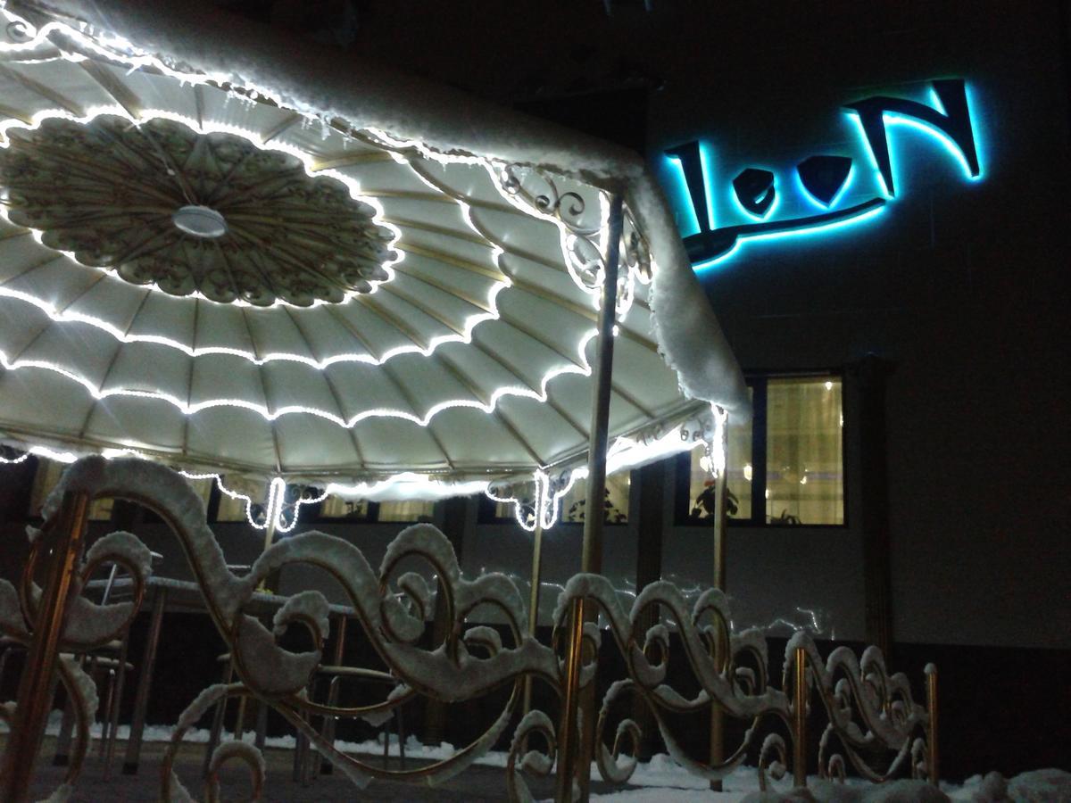 Mini Hotel Leon Lalovo Bagian luar foto