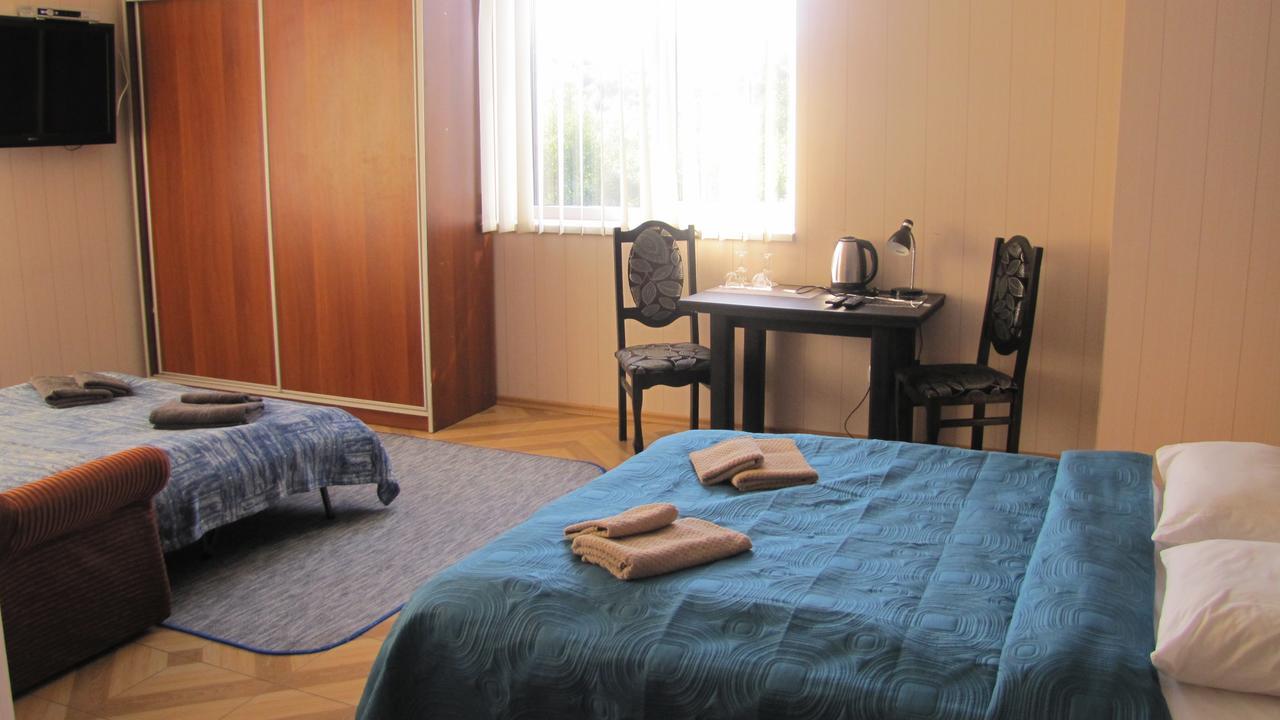 Mini Hotel Leon Lalovo Bagian luar foto