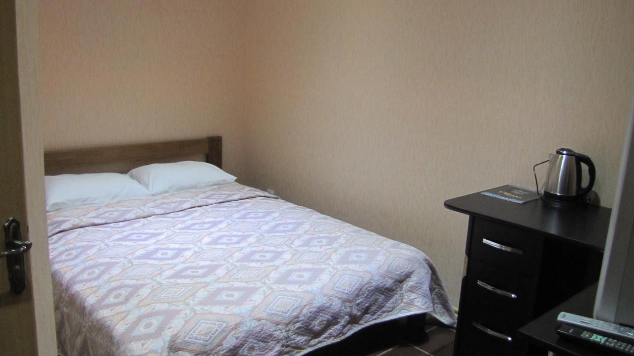 Mini Hotel Leon Lalovo Bagian luar foto