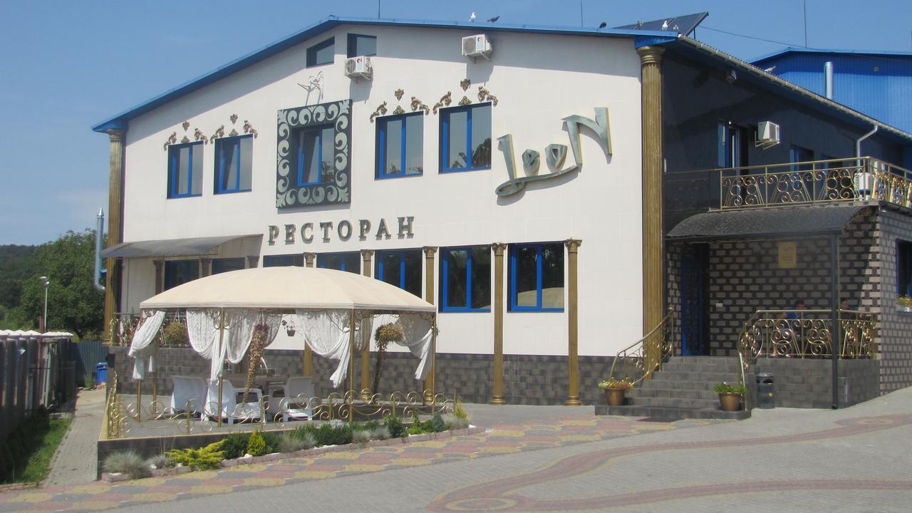 Mini Hotel Leon Lalovo Bagian luar foto