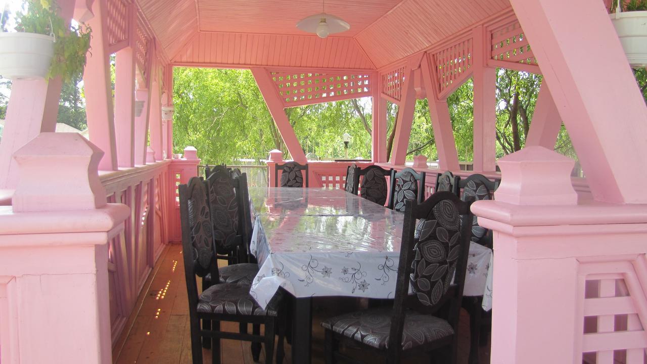 Mini Hotel Leon Lalovo Bagian luar foto