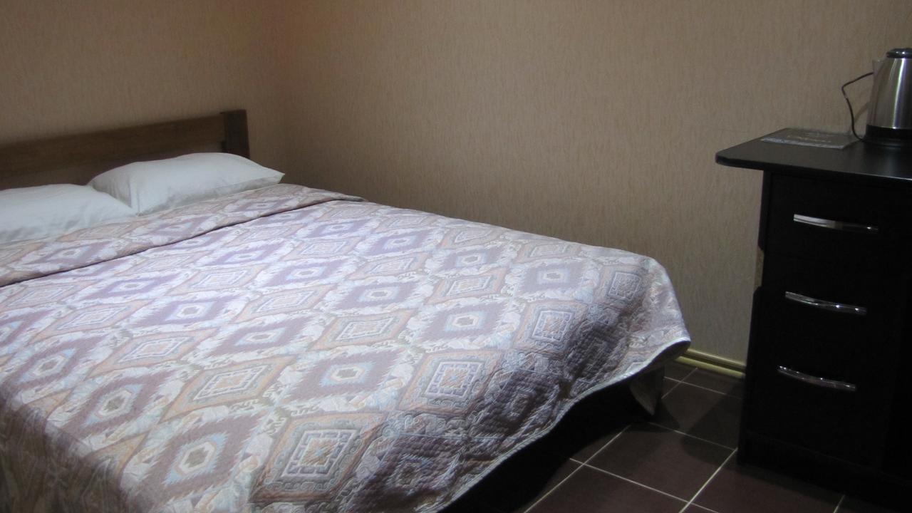 Mini Hotel Leon Lalovo Bagian luar foto